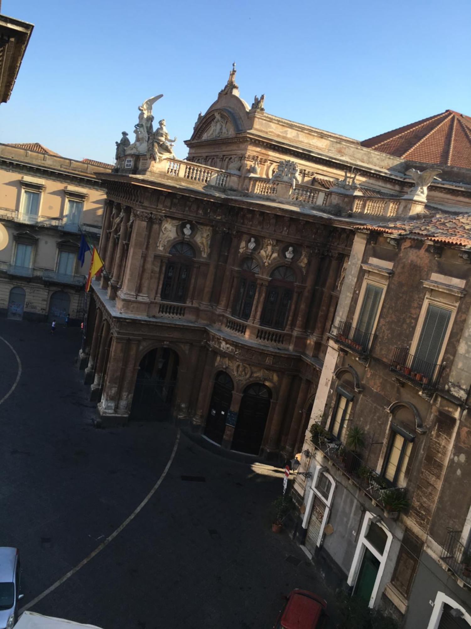 Wonderful Teatro Massimo Bellini Appartement Catánia Buitenkant foto